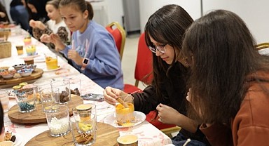 Kartepeli çocuklar mum atölyesini çok sevdi