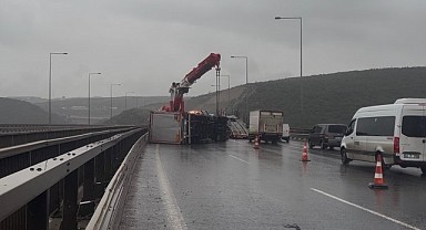 Kocaeli’nde fırtına hayatı felç etti!