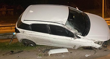 Kontrolden çıkan otomobobil tıra çarptı!