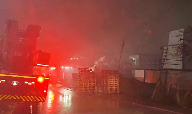 Palet deposunda çıkan yangın korkuttu!