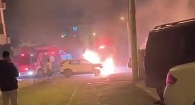 Park halindeki araç cayır cayır yandı!