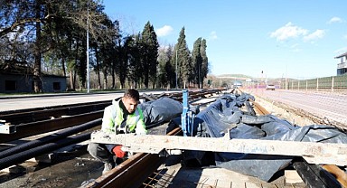 Raylar Kartepe’ye doğru döşeniyor