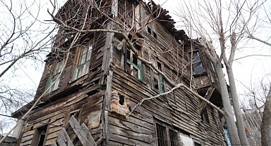 Tarihin tanıkları kaderine terk edildi!