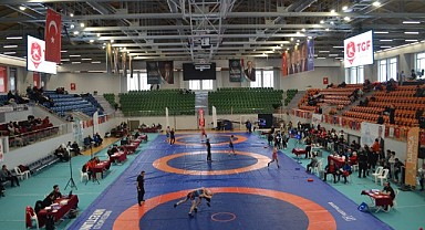 17 Yaş Altı Türkiye Güreş Şampiyonası başladı!