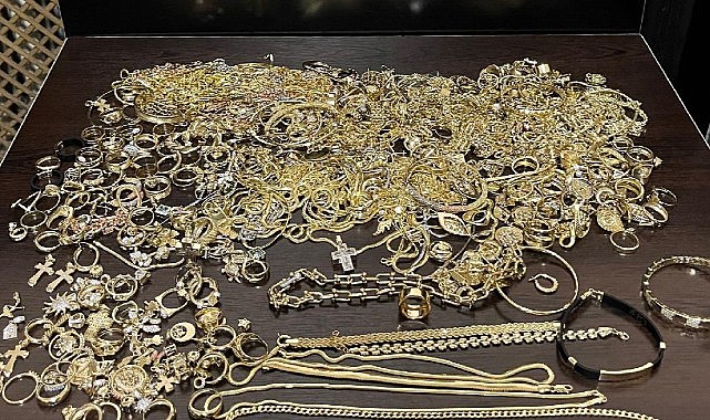 Adliyeden çalmış! Kuyumcuda nakde çevirmiş