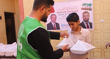 Büyükşehir Rakka'da günlük 1000 kişilik iftar veriyor