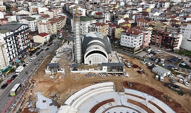 Çayırova Kent Meydanı yükseliyor!