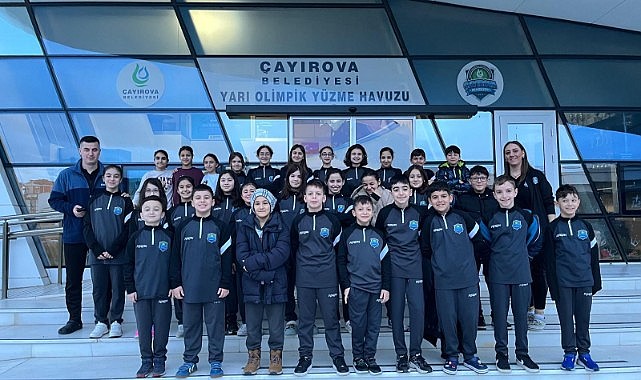 Çayırovalı yüzücüler, madalyaları topladı