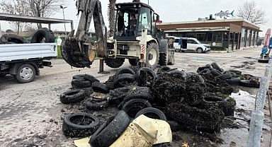 Denizin dibinden 50 adet araç latiği çıktı!