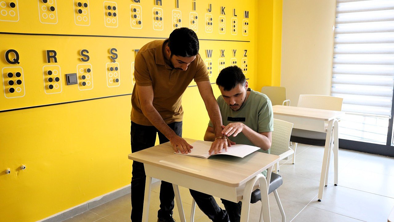 Eren’in hayatı “beyaz baston” eğitimiyle değişti