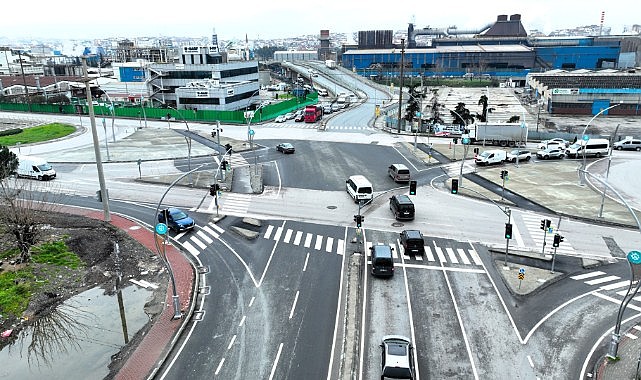 Feniş Kavşağı’nda trafik nefes aldı!