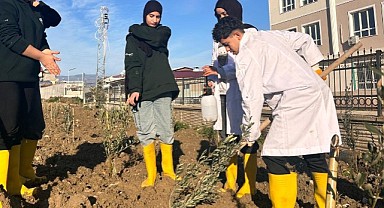 GTÜ, depremde ölen öğretmenlerin anısını yaşatıyor!