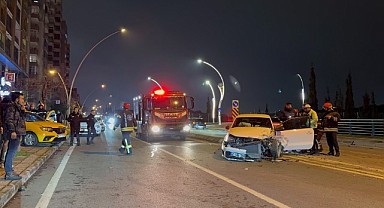 İki aracın çarpıştığı kaza maddi hasarla atlatıldı!