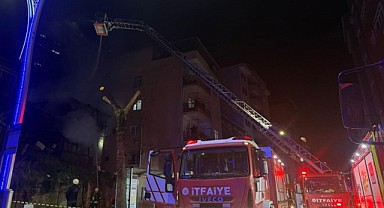 İki katlı metruk bina cayır cayır yandı!