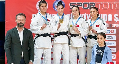 Kağıtsporlu sporcular madalyaları topladı!