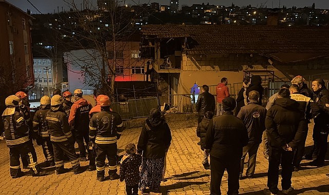 Kamyonet eve çarptı! Evde oturan vatandaş yaralandı