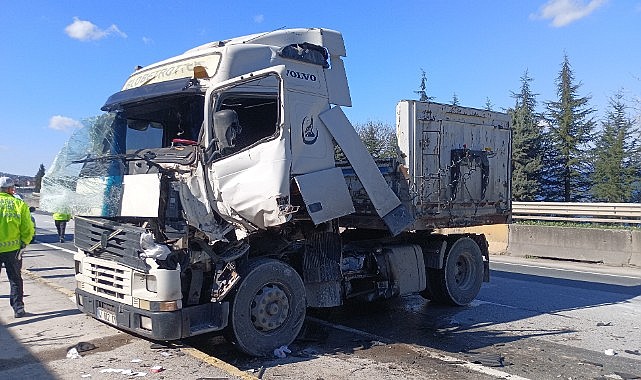 Kazadan kaçarken tırlar çarpıştı! 1 kişi yaralandı