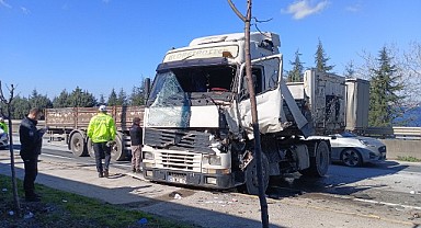 Kazadan kaçarken tırlar çarpıştı! 1 kişi yaralandı