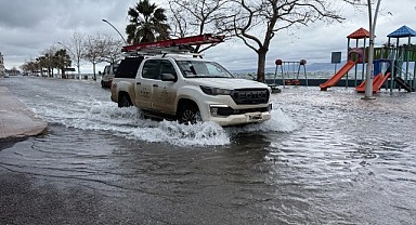 Kocaeli’ni lodos vurdu! Deniz taştı