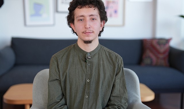 KOÜ’lü hafız öğrenci Kur’an-ı Kerim yazıyor!