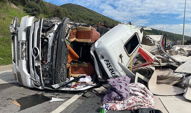 TEM'de iki tır kazaya karıştı, trafik felç oldu