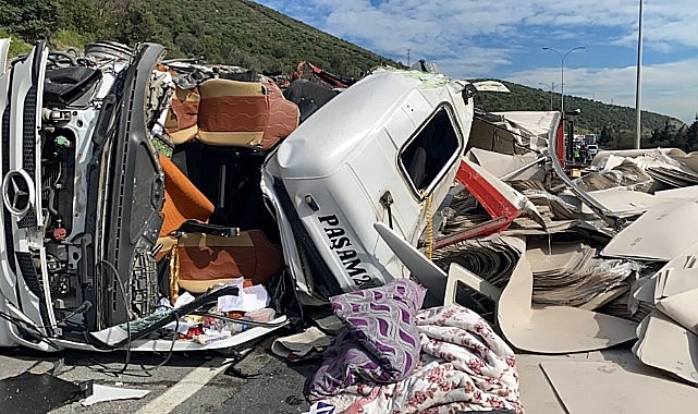 TEM'de iki tır kazaya karıştı, trafik felç oldu