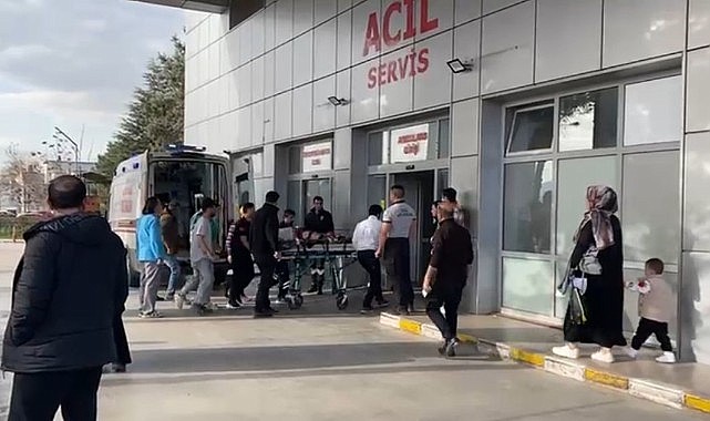 Tır dorsesi arasında sıkışan işçi yaralandı