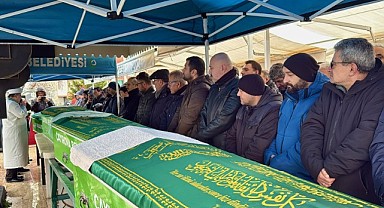 Trafik kazasında ölen 4 kişi defnedildi!