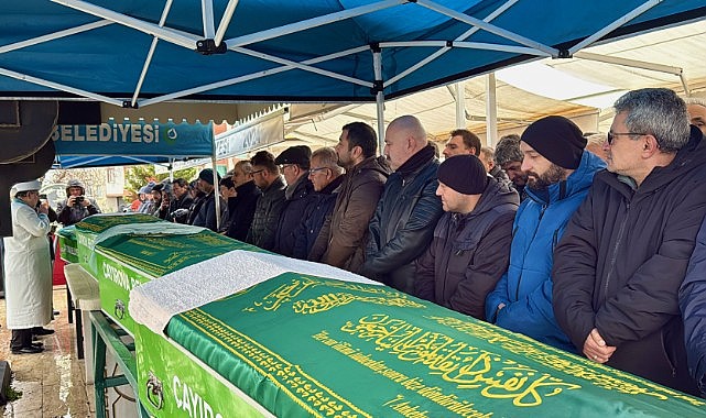 Trafik kazasında ölen 4 kişi defnedildi!