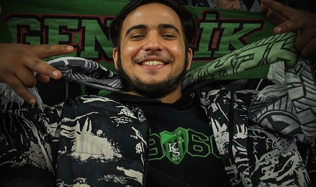 Tribünden düşen genç taraftar hayatını kaybetti