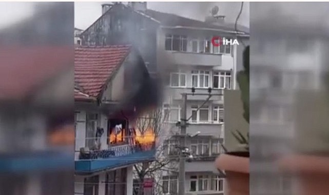 Üç katlı binada yangın paniği! Elektrik kabloları patladı