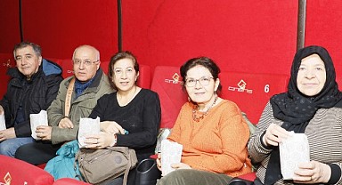 Yarım asırlık evlilikler sinema salonunda buluştu