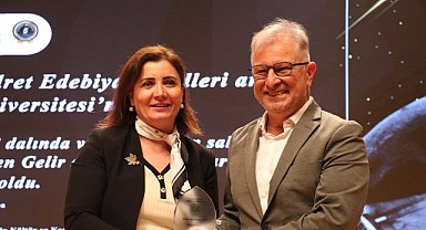 Yekta Kopan, ödülüne kavuştu