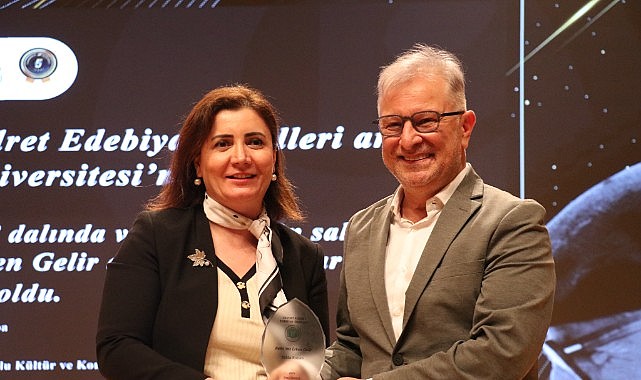 Yekta Kopan, ödülüne kavuştu