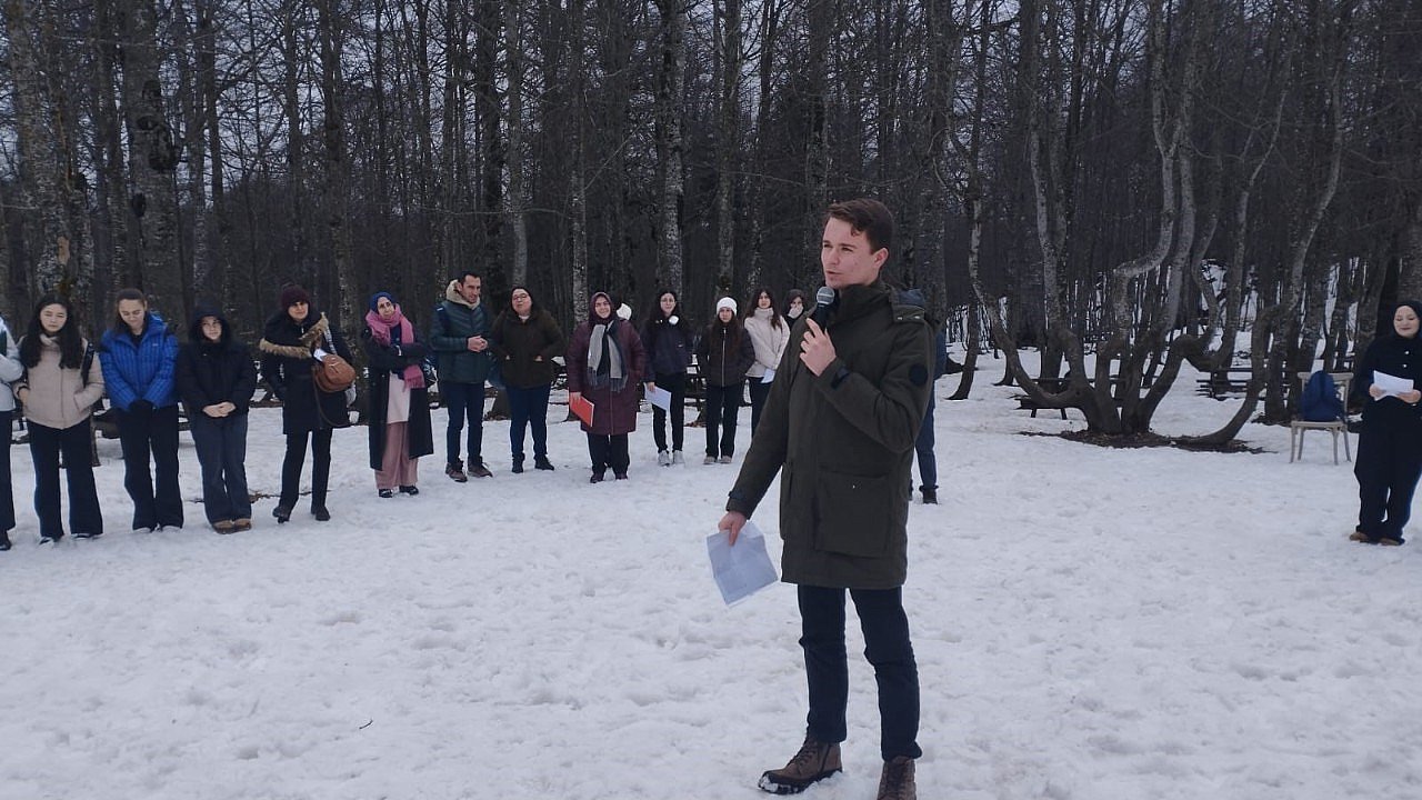 Zirvede her şey sustu, şiirler konuştu!