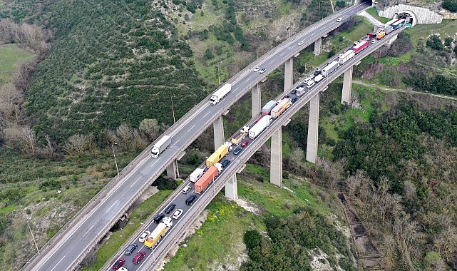4 aracın karıştığı zincirleme kaza ulaşımı aksattı