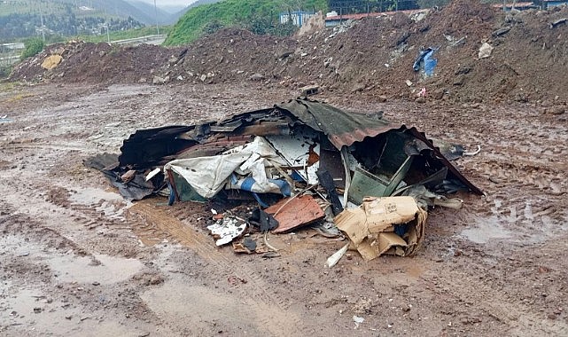 Atığını sokağa atan sürücü fotokapana yakalandı