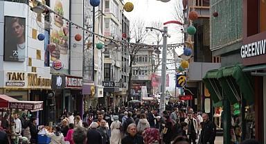 Bayram alışverişi yoğunluğu caddeleri kilitledi!