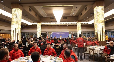 Büyükakın afet gönüllüleri ile iftar yaptı