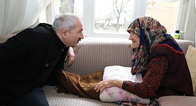 Büyükgöz, asırlık çınarı ziyaret etti