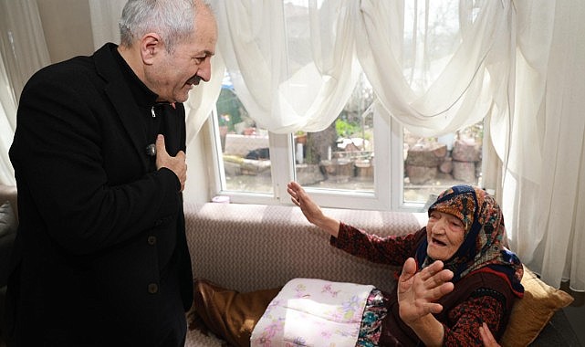 Büyükgöz, asırlık çınarı ziyaret etti