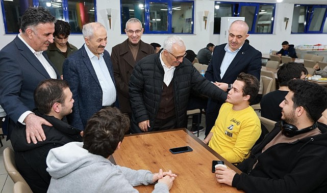 Büyükgöz gençlerle sahurda bir araya geldi