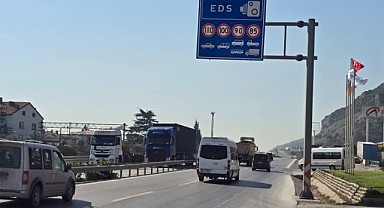 Büyükşehir, D-100’de EDS tabelalarını güncelledi