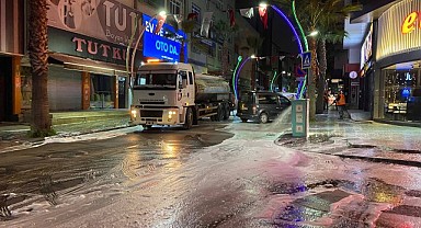 Çayırova’da caddeler yıkanıyor