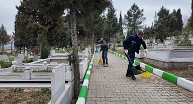 Çayırova’da mezarlıklar bayrama hazır