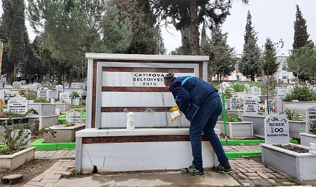 Çayırova’da mezarlıklar bayrama hazır