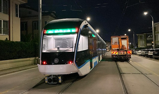 Dördüncü tramvay raylara indi