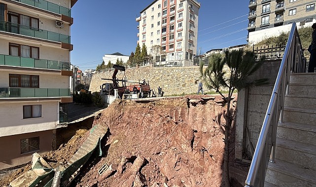 Gebze’de istinat duvarı çöktü