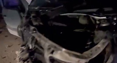 Kavşakta otomobiller çarpıştı! 4 kişi yaralandı