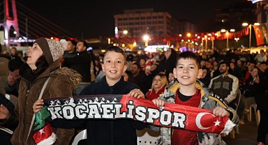 Kocaelililer, Romanya zaferini dev ekranda yaşadı